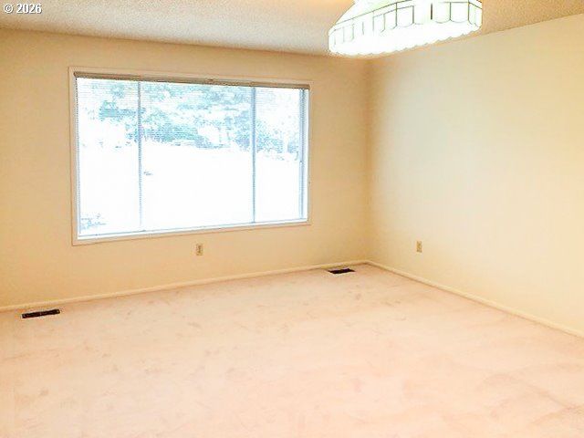 1649 Nw MARTIN Ave, Roseburg, OR 97471