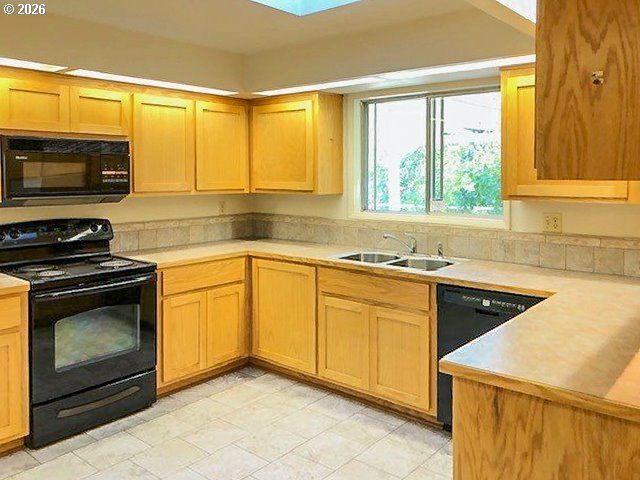 1649 Nw MARTIN Ave, Roseburg, OR 97471