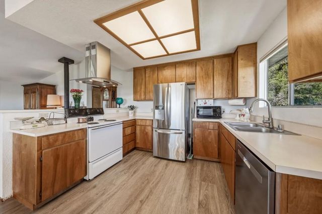 3401 Riviera West Drive, Kelseyville, CA 95451