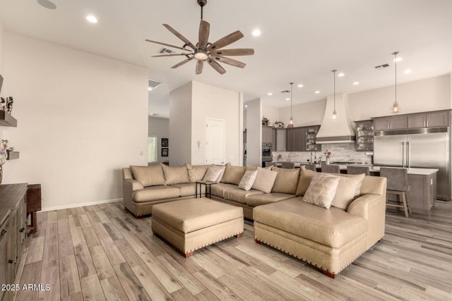 39024 N 11TH Avenue, Phoenix, AZ 85086