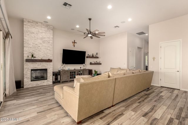 39024 N 11TH Avenue, Phoenix, AZ 85086