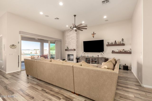 39024 N 11TH Avenue, Phoenix, AZ 85086