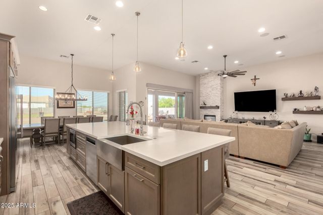 39024 N 11TH Avenue, Phoenix, AZ 85086