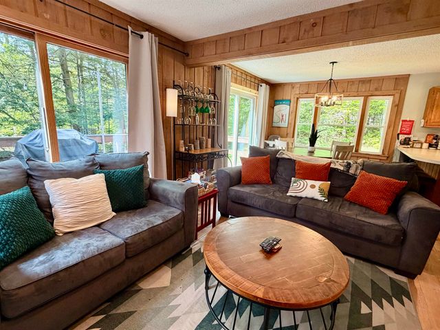 6 Outer Limit Lane, Wilmington, VT 05363