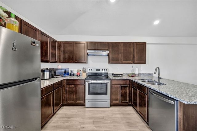 3823 SW 8th CT, Cape Coral, FL 33914