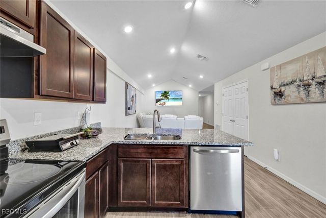 3823 SW 8th CT, Cape Coral, FL 33914