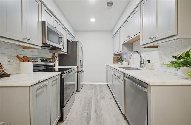 1056 Still Harbor CIR, Chesapeake, VA 23320