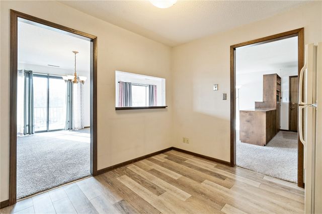 428 29th St Dr SE 16, Cedar Rapids, IA 53403