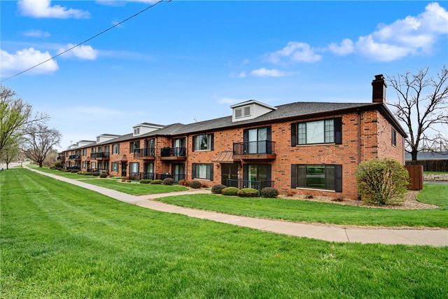 428 29th St Dr SE 16, Cedar Rapids, IA 53403