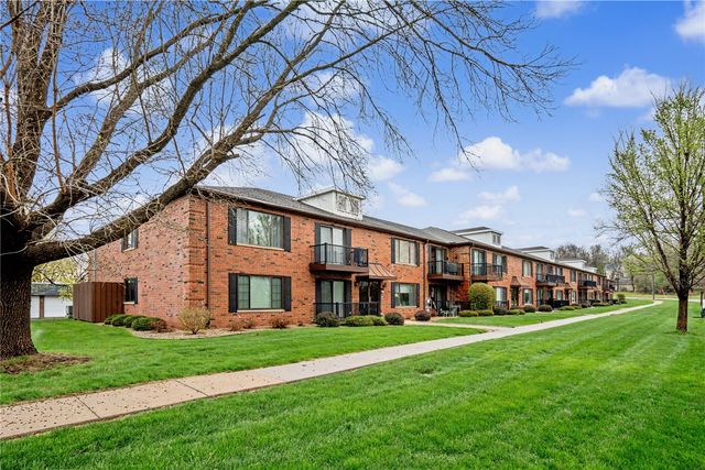 428 29th St Dr SE 16, Cedar Rapids, IA 53403