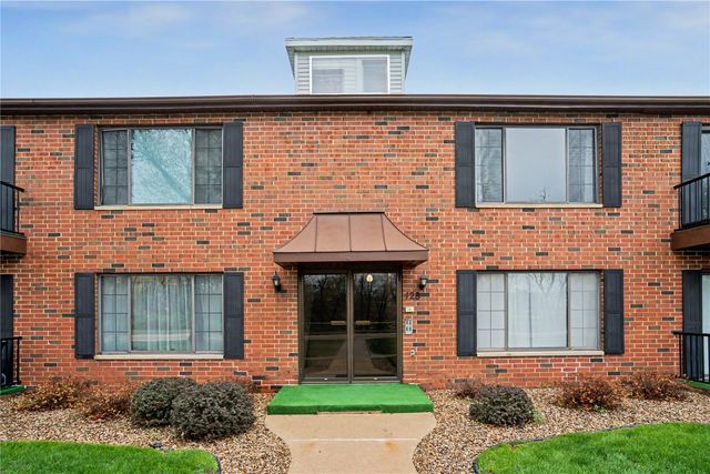 428 29th St Dr SE 16, Cedar Rapids, IA 53403
