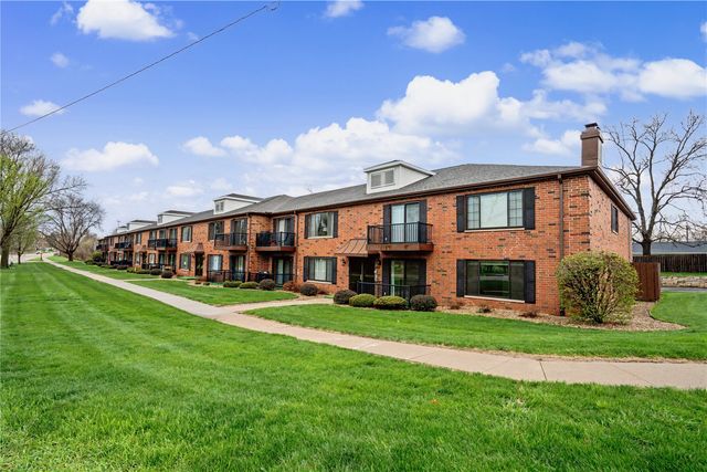 428 29th St Dr SE 16, Cedar Rapids, IA 53403