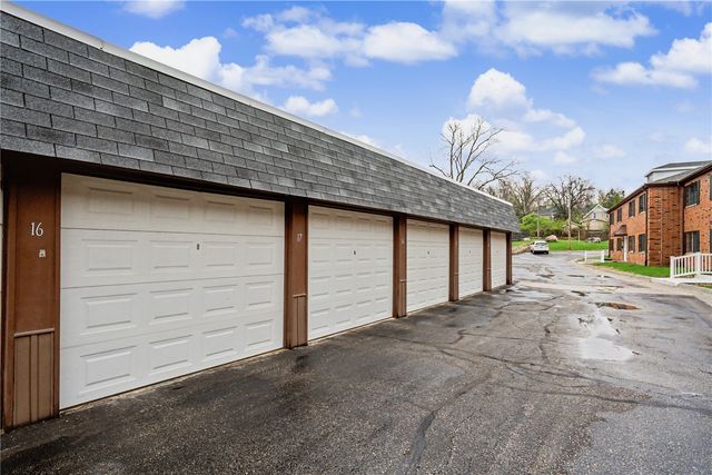428 29th St Dr SE 16, Cedar Rapids, IA 53403