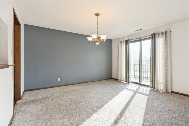 428 29th St Dr SE 16, Cedar Rapids, IA 53403