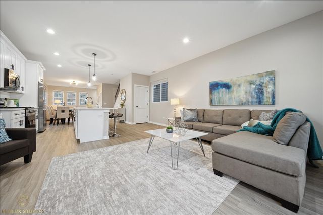 530 E 44TH Place, Chicago, IL 60653