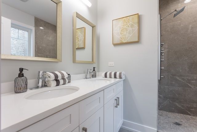 530 E 44TH Place, Chicago, IL 60653