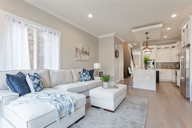 530 E 44TH Place, Chicago, IL 60653