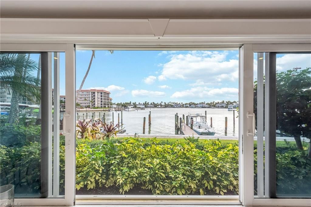 2850 Gulf Shore BLVD N 102, NAPLES, FL 34103 — exterior