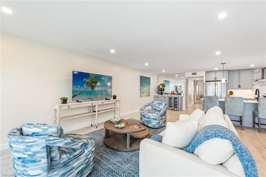 2850 Gulf Shore BLVD N 102, NAPLES, FL 34103 — photo 5
