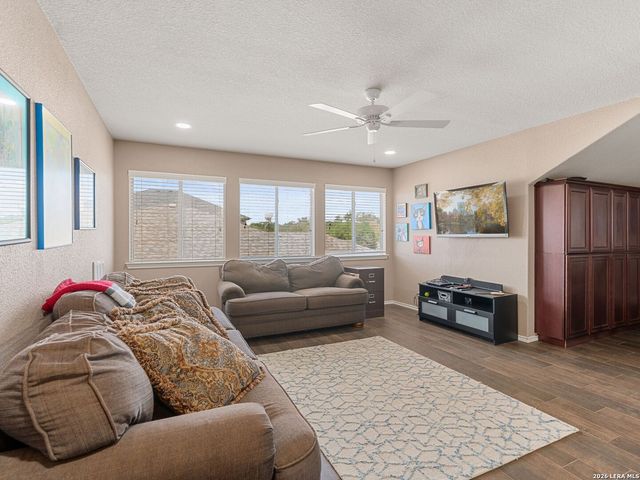 145 YEAGER CIR, Cibolo, TX 78108