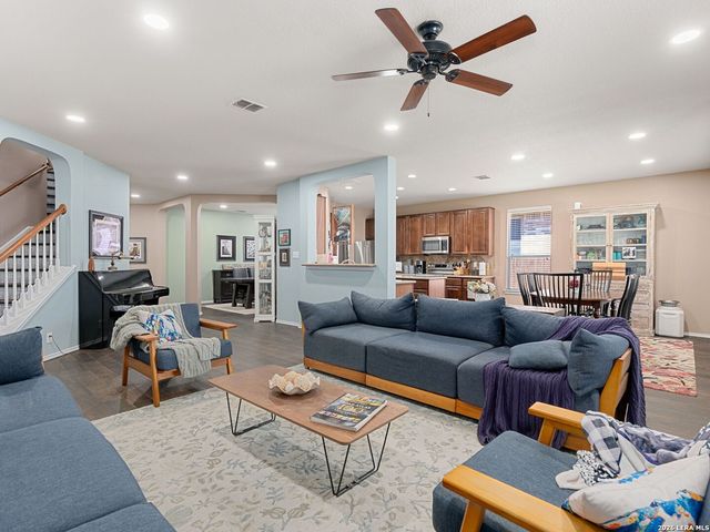 145 YEAGER CIR, Cibolo, TX 78108