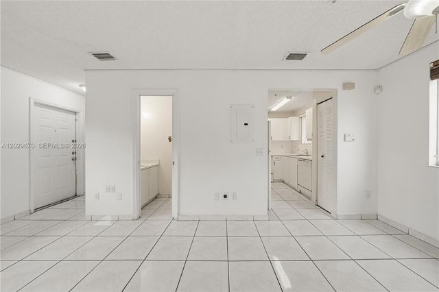 8185 NW 8th Street F5, Miami, FL 33126