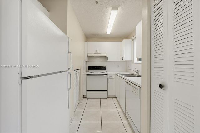 8185 NW 8th Street F5, Miami, FL 33126