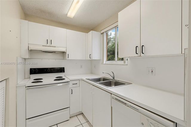 8185 NW 8th Street F5, Miami, FL 33126