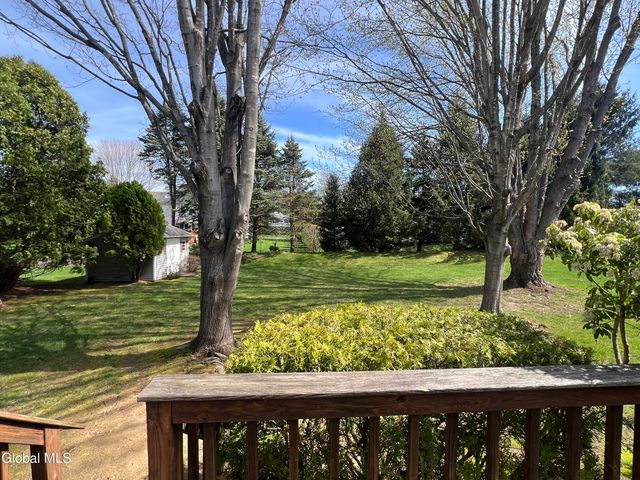 4111 Stonefield Way, Guilderland, NY 12306