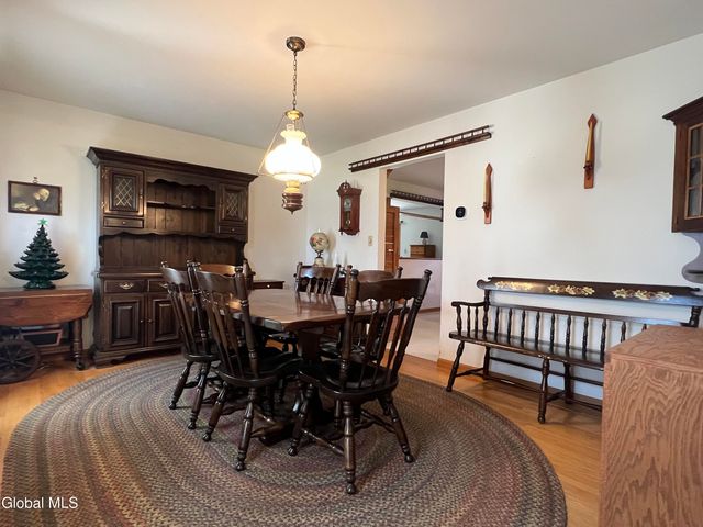 4111 Stonefield Way, Guilderland, NY 12306