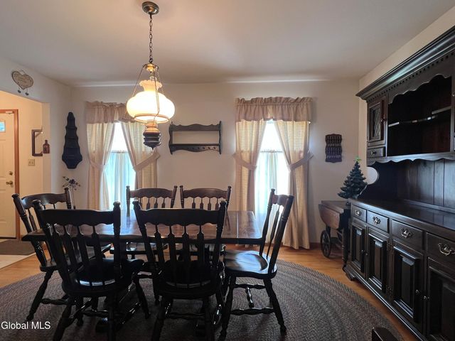 4111 Stonefield Way, Guilderland, NY 12306