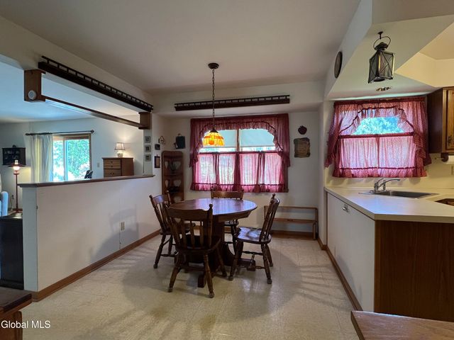 4111 Stonefield Way, Guilderland, NY 12306