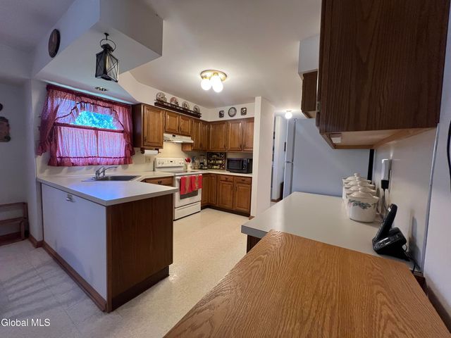 4111 Stonefield Way, Guilderland, NY 12306