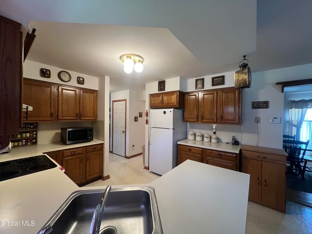 4111 Stonefield Way, Guilderland, NY 12306