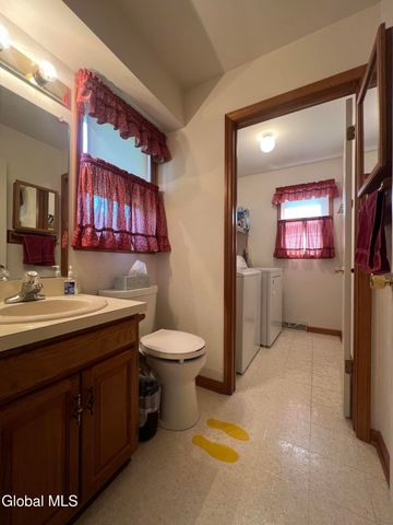 4111 Stonefield Way, Guilderland, NY 12306