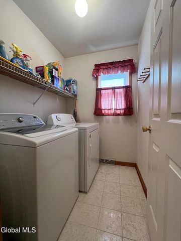 4111 Stonefield Way, Guilderland, NY 12306