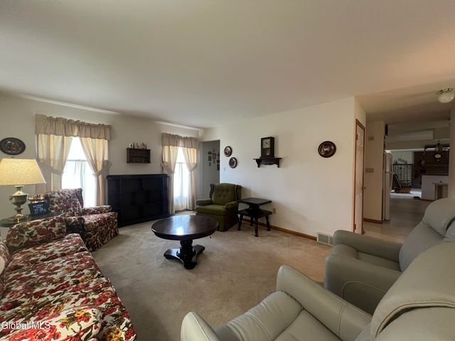 4111 Stonefield Way, Guilderland, NY 12306