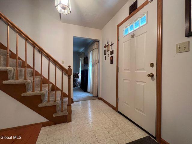 4111 Stonefield Way, Guilderland, NY 12306