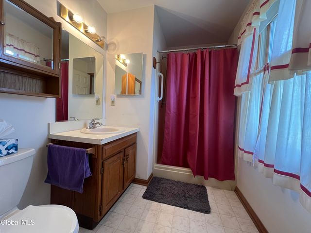 4111 Stonefield Way, Guilderland, NY 12306