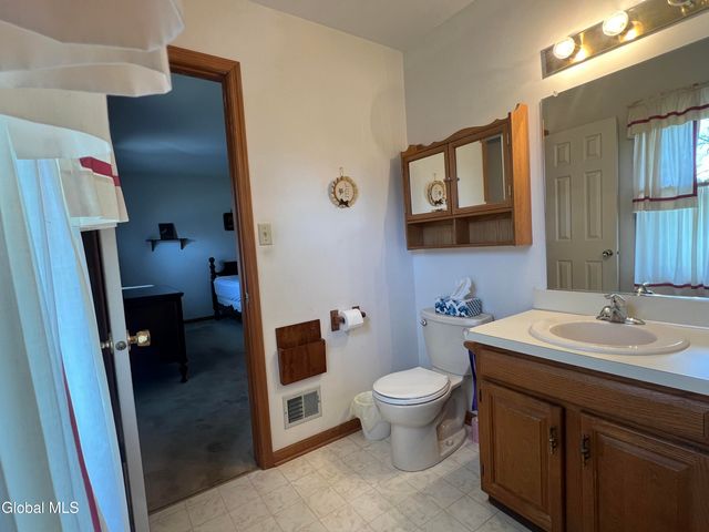 4111 Stonefield Way, Guilderland, NY 12306