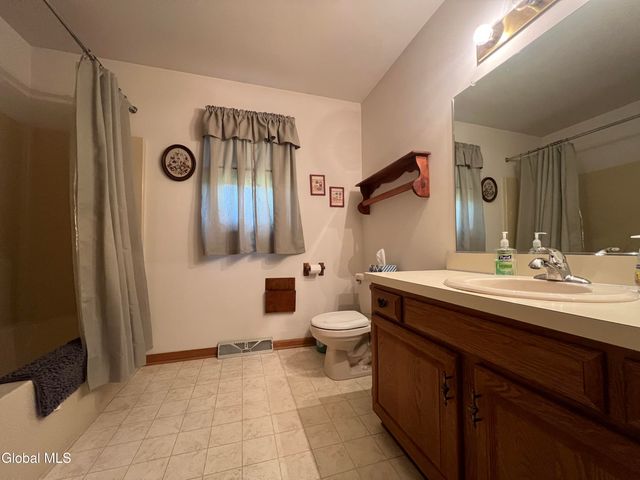 4111 Stonefield Way, Guilderland, NY 12306