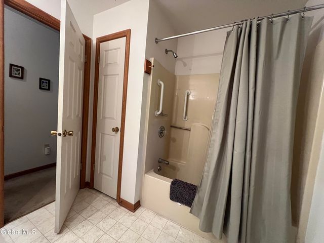 4111 Stonefield Way, Guilderland, NY 12306