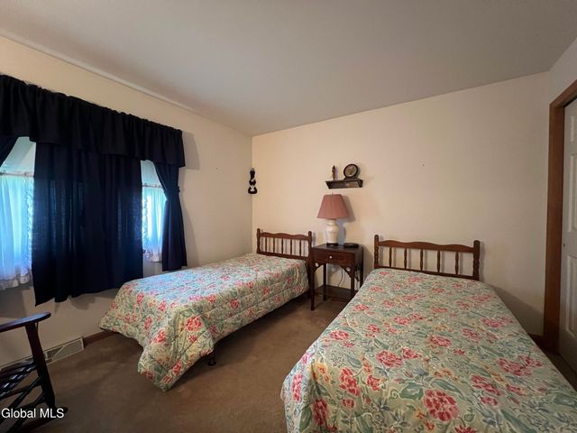 4111 Stonefield Way, Guilderland, NY 12306