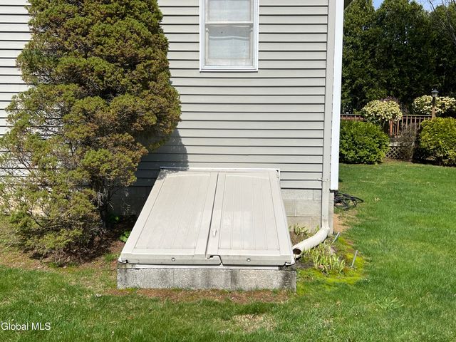 4111 Stonefield Way, Guilderland, NY 12306