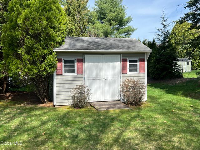 4111 Stonefield Way, Guilderland, NY 12306