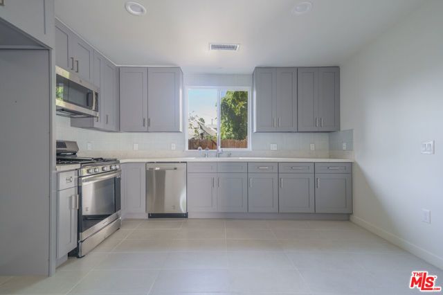 2896 W 14th Street, Los Angeles, CA 90006