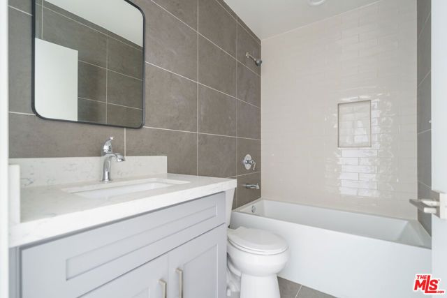 2896 W 14th Street, Los Angeles, CA 90006