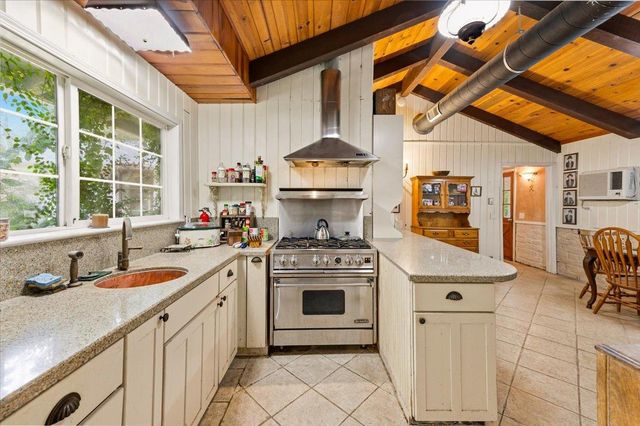10677 Lazy Valley Rd, Penn Valley, CA 95946