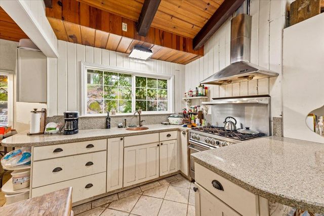 10677 Lazy Valley Rd, Penn Valley, CA 95946