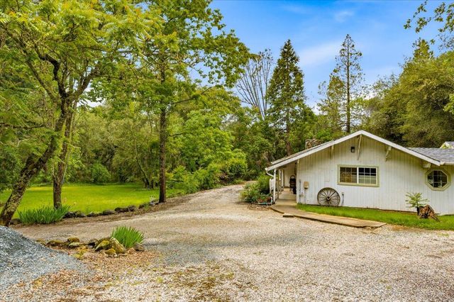 10677 Lazy Valley Rd, Penn Valley, CA 95946
